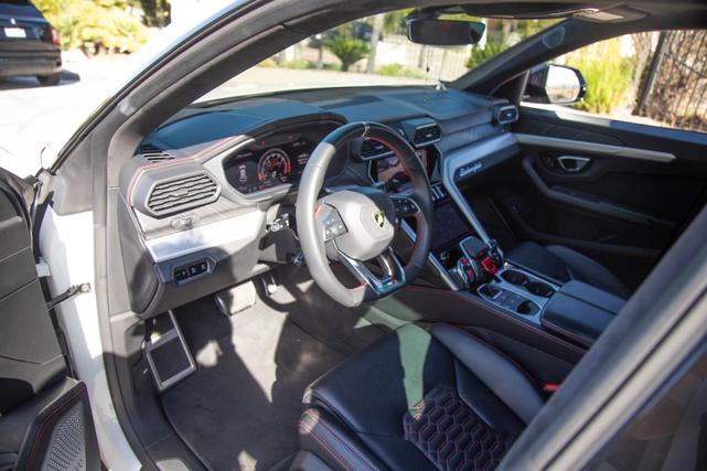 Photo of 2021 White Lamborghini Urus