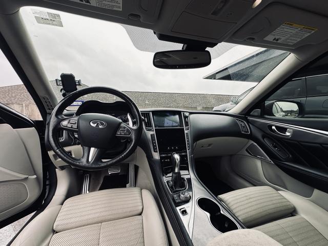 Photo of 2017 Gray INFINITI Q50
