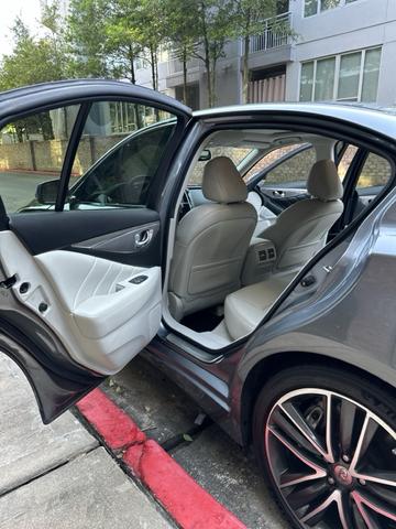 Photo of 2017 Gray INFINITI Q50