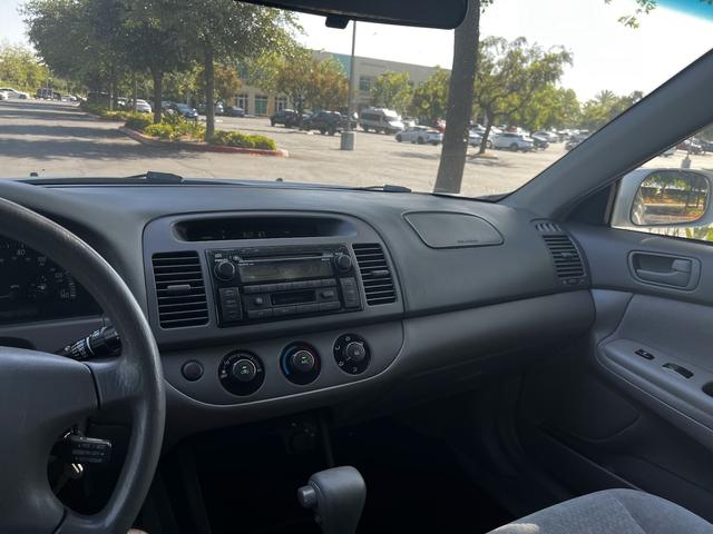 Photo of 2002 White Toyota Camry