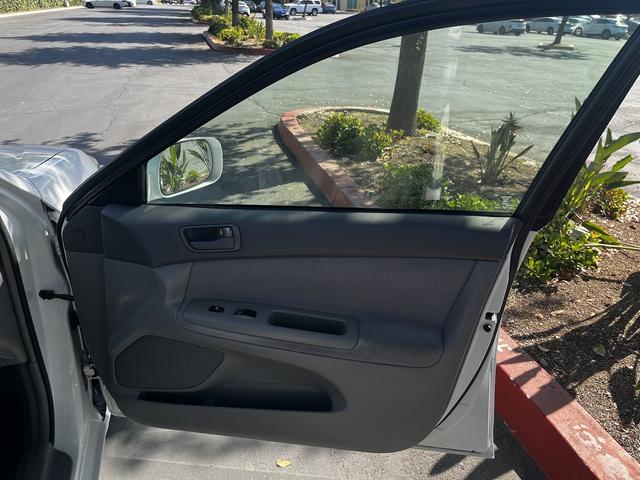 Photo of 2002 White Toyota Camry