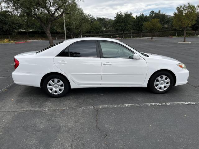 Photo of 2002 White Toyota Camry