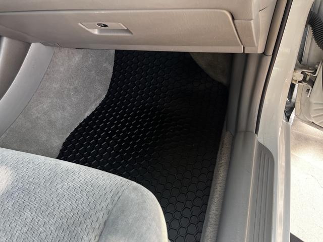 Photo of 2002 White Toyota Camry