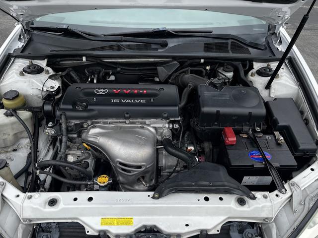 Photo of 2002 White Toyota Camry