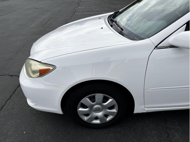 Photo of 2002 White Toyota Camry