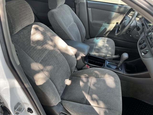 Photo of 2002 White Toyota Camry