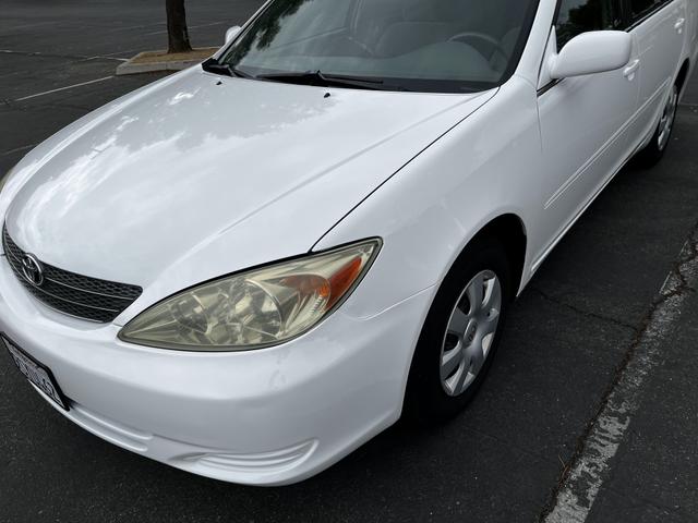 Photo of 2002 White Toyota Camry