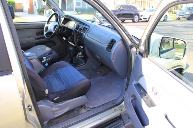 Photo of 1999 Silver Toyota 4Runner