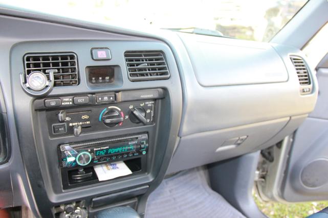 Photo of 1999 Silver Toyota 4Runner