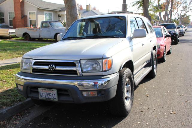 Photo of 1999 Silver Toyota 4Runner