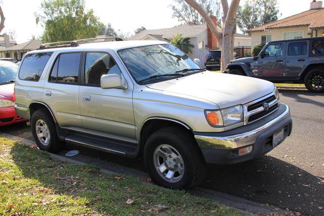 Photo of 1999 Silver Toyota 4Runner