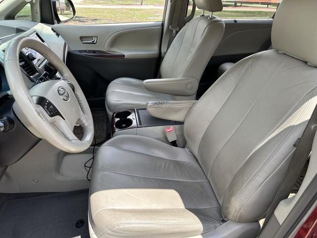 Photo of 2014 Red Toyota Sienna