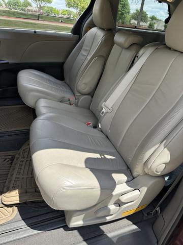 Photo of 2014 Red Toyota Sienna