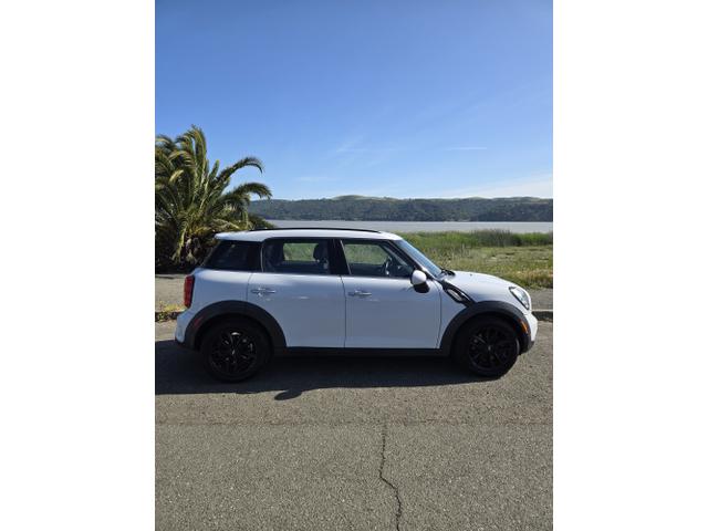 Photo of 2015 White MINI Countryman