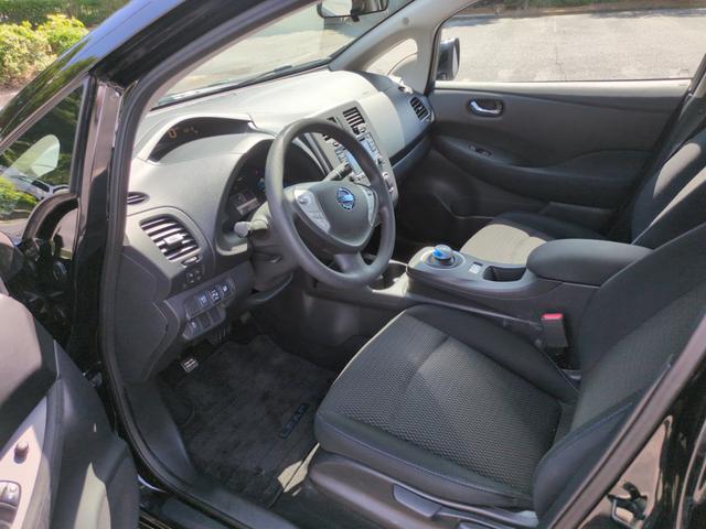 Photo of 2017 Black Nissan Leaf