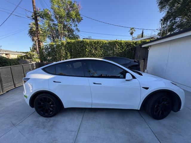 Photo of 2022 White Tesla Model Y