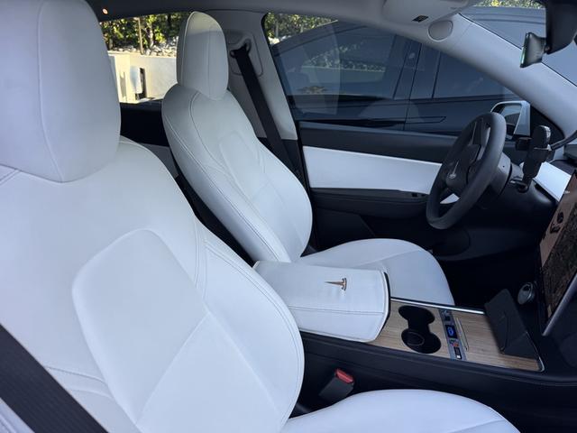 Photo of 2022 White Tesla Model Y