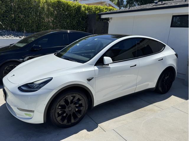 Photo of 2022 White Tesla Model Y
