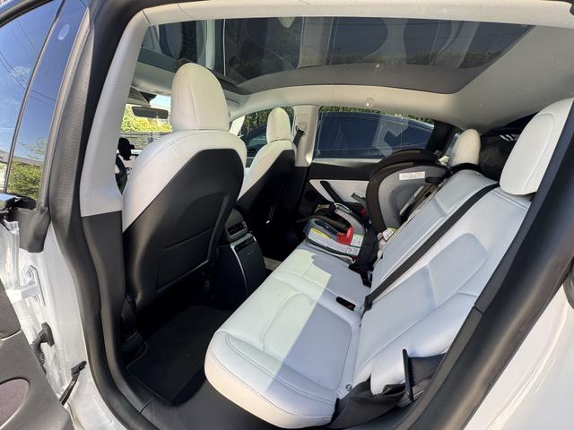 Photo of 2022 White Tesla Model Y
