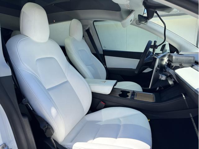 Photo of 2022 White Tesla Model Y