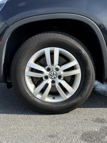 Photo of 2015 Black Volkswagen Tiguan