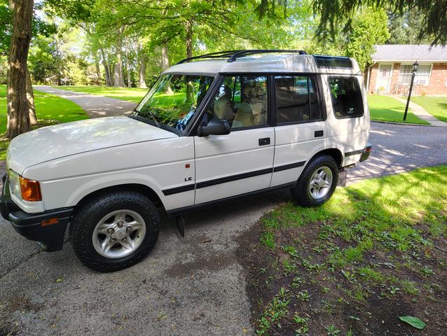 Photo of 1998 White Land Rover Discovery