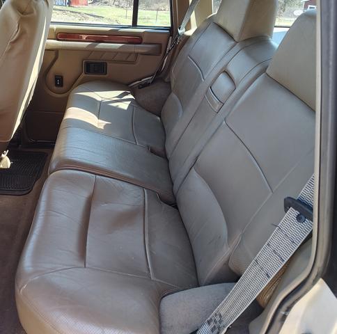 Photo of 1998 White Land Rover Discovery