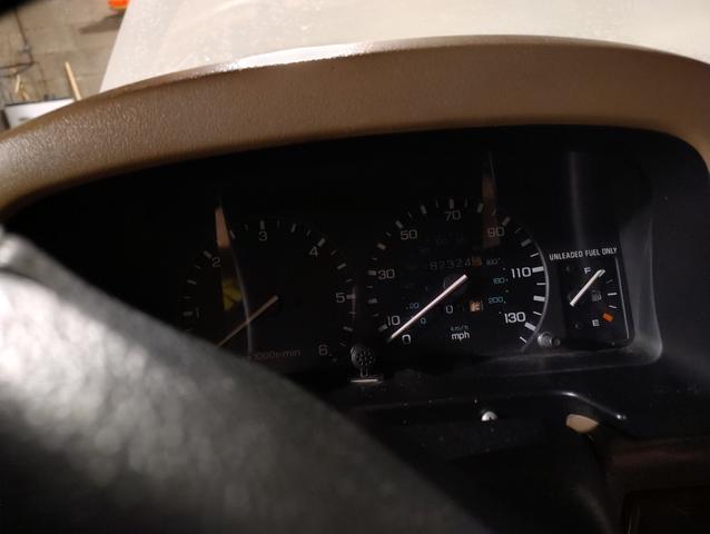 Photo of 1998 White Land Rover Discovery
