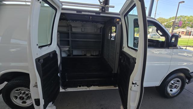 Photo of 2016 White GMC Savana 2500