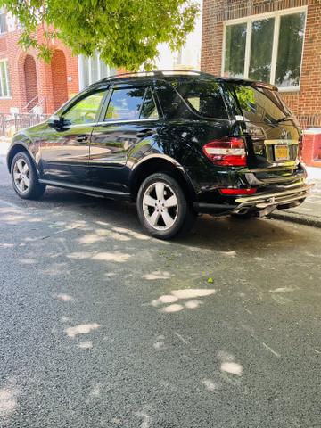 Photo of 2010 Black Mercedes-Benz M-Class