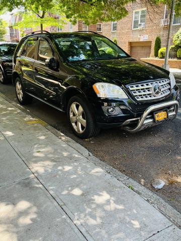 Photo of 2010 Black Mercedes-Benz M-Class