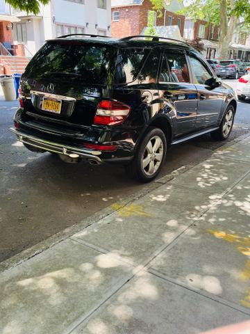 Photo of 2010 Black Mercedes-Benz M-Class