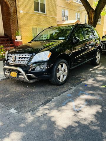 Photo of 2010 Black Mercedes-Benz M-Class