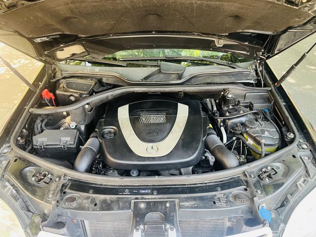 Photo of 2010 Black Mercedes-Benz M-Class