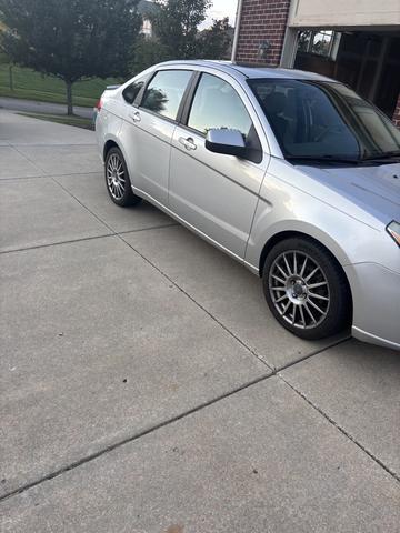 Photo of 2009 Silver Ford Focus