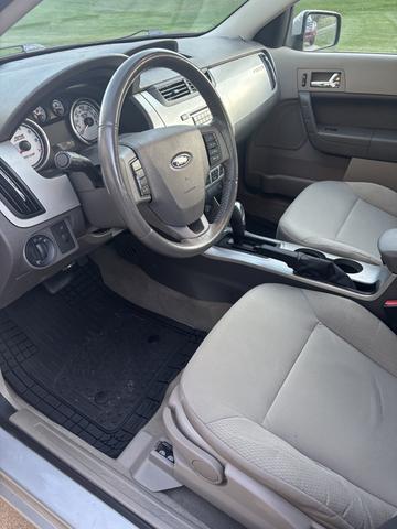 Photo of 2009 Silver Ford Focus