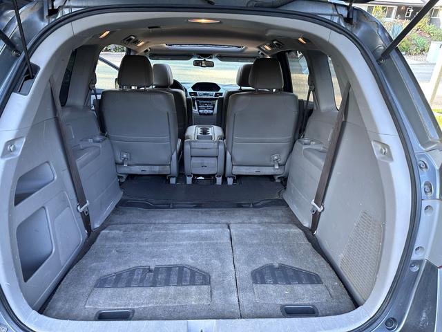 Photo of 2011 Gray Honda Odyssey