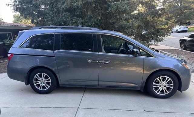 Photo of 2011 Gray Honda Odyssey