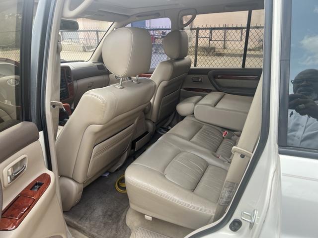 Photo of 2001 White Lexus LX 470