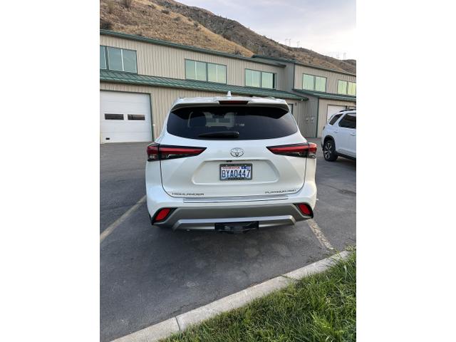 Photo of 2021 White Toyota Highlander