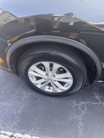 Photo of 2016 Black Nissan Rogue
