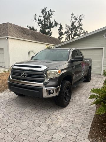 Photo of 2015 Gray Toyota Tundra