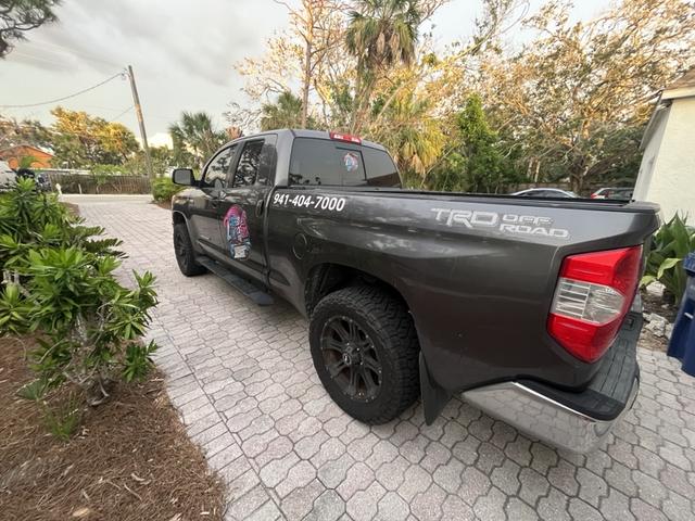 Photo of 2015 Gray Toyota Tundra
