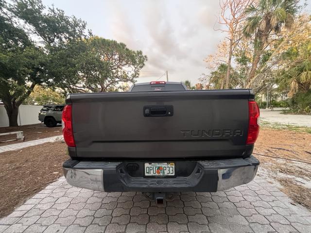 Photo of 2015 Gray Toyota Tundra