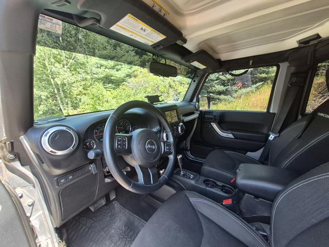 Photo of 2015 Silver Jeep Wrangler Unlimited