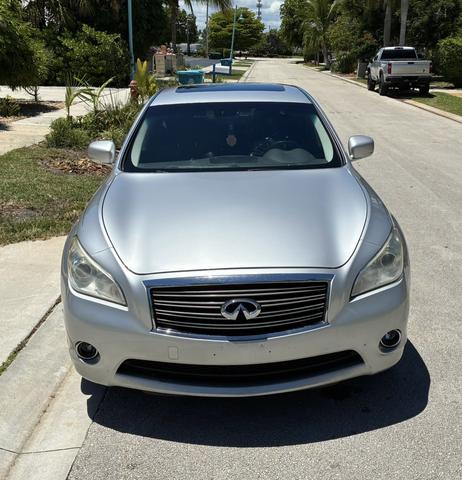Photo of 2012 Silver INFINITI M37