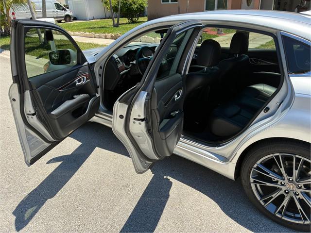 Photo of 2012 Silver INFINITI M37