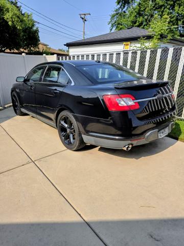 Photo of 2010 Black Ford Taurus
