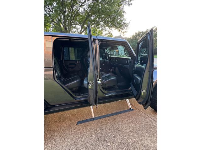 Photo of 2022 Gray Jeep Gladiator