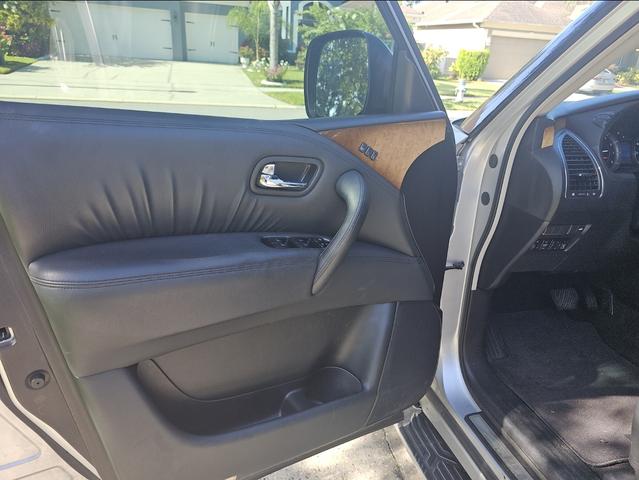Photo of 2012 Silver INFINITI QX56